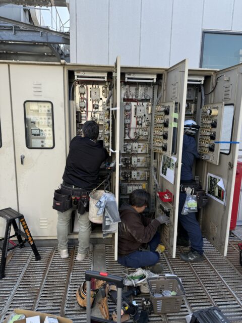 新大阪タワーオフィスビル　動力盤内改修工事